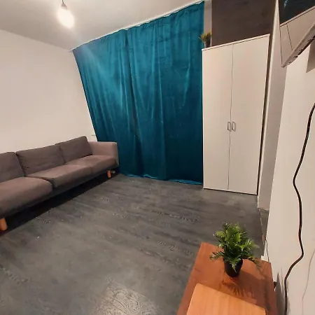 Cozy And Affordable Studio Close To Metro Station Διαμέρισμα